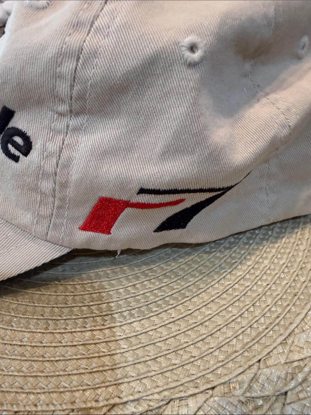 TaylorMade R7 Golf hat - Picture 3 of 7